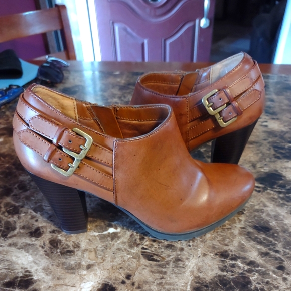 White Mountain Shoes - White Mountain ankle booties
